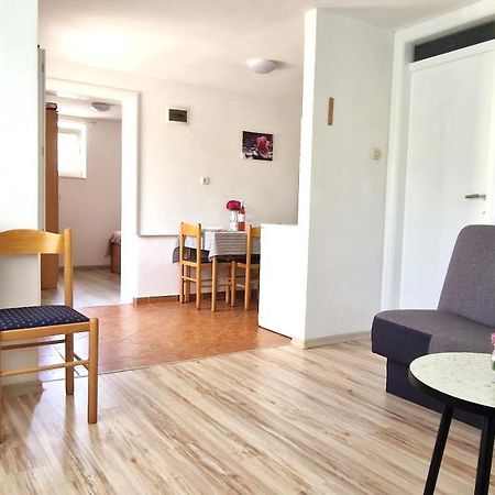 Apartment Jagoda คิร์ก ภายนอก รูปภาพ