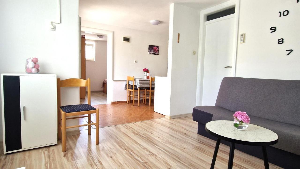 Apartment Jagoda คิร์ก ภายนอก รูปภาพ